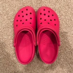 PINK CROCS